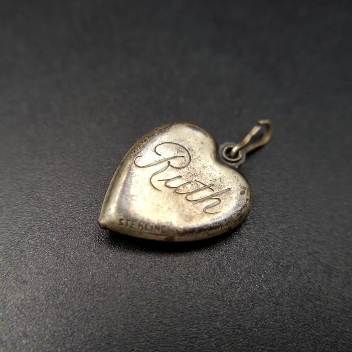 WWII期 ヴィンテージ スウィートハートジュエリー 水を運ぶオランダ