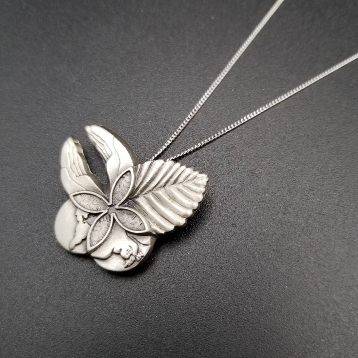 浅井盛征　花銀　ペンダントブローチ　シルバー製 花を運ぶ鳩 鳥モチーフ 925 シルバー ヴィンテージ フローラル