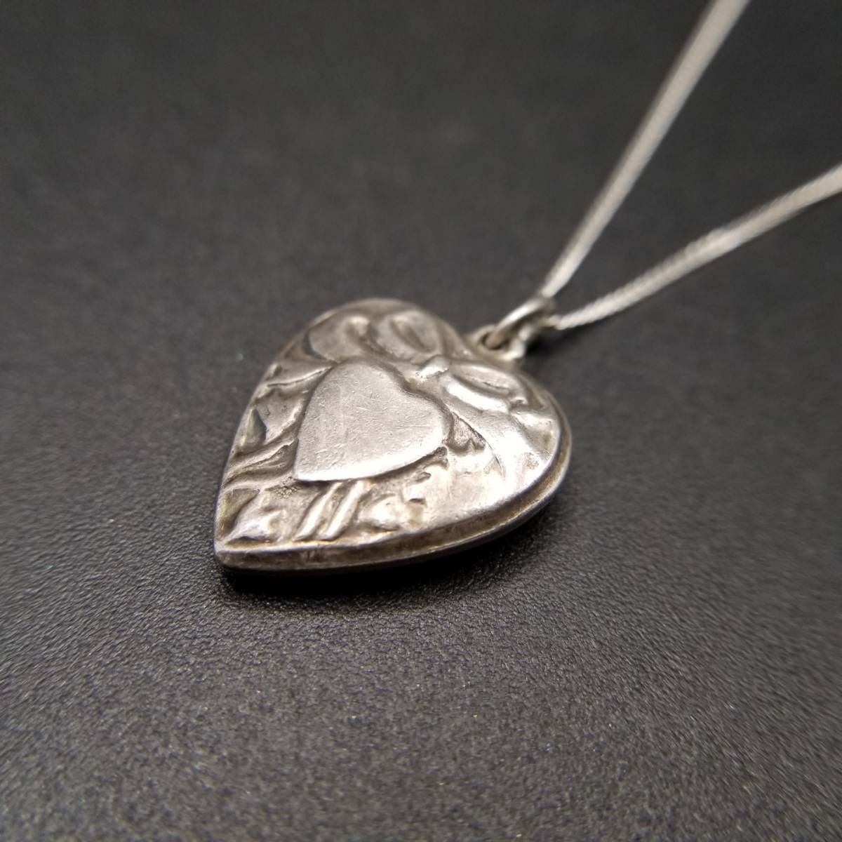 WWII期 ヴィンテージ スウィートハートジュエリー リボンをかけた