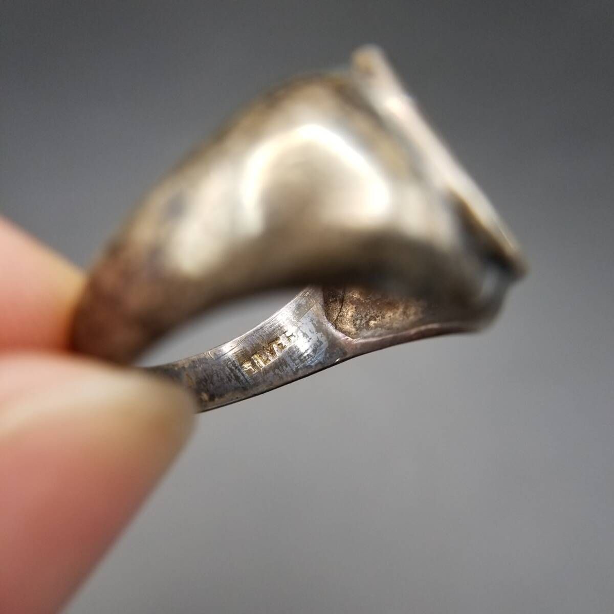 ヴィンテージ シグネット　オニキス　シルバーリング　11号 オニキス スラッシュライン フローラル彫金 925 シルバー ヴィンテージ