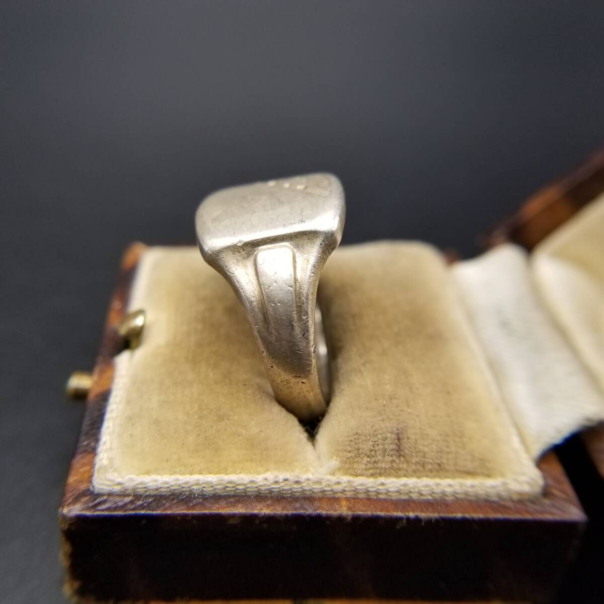 英国製 シルバー925 70s ヴィンテージ 研磨済 シグネット リング 23号 1970年 英国 ヴィンテージ フローラル エッチング レクタング