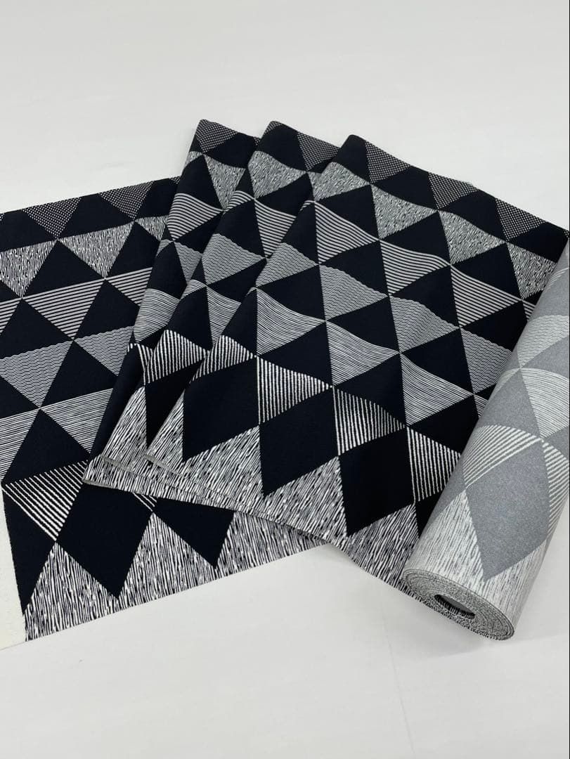 小紋 幾何学模様 モノトーン 正絹 反物 T9118 - メルカリ