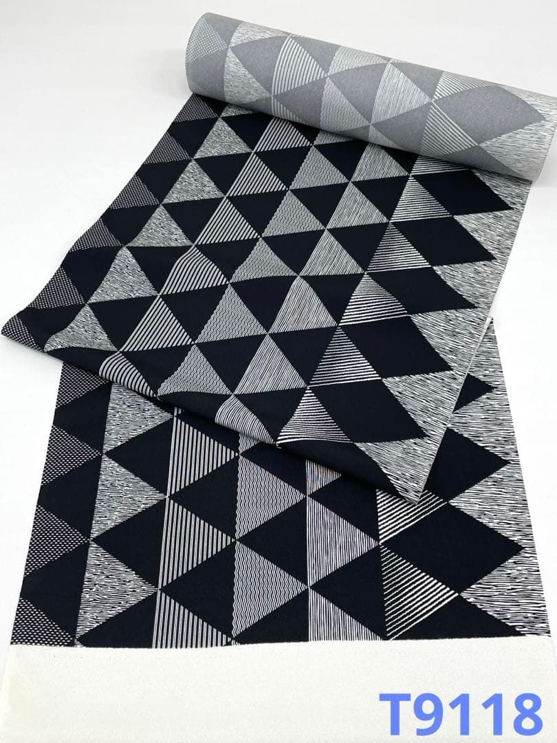 小紋 幾何学模様 モノトーン 正絹 反物 T9118 - メルカリ