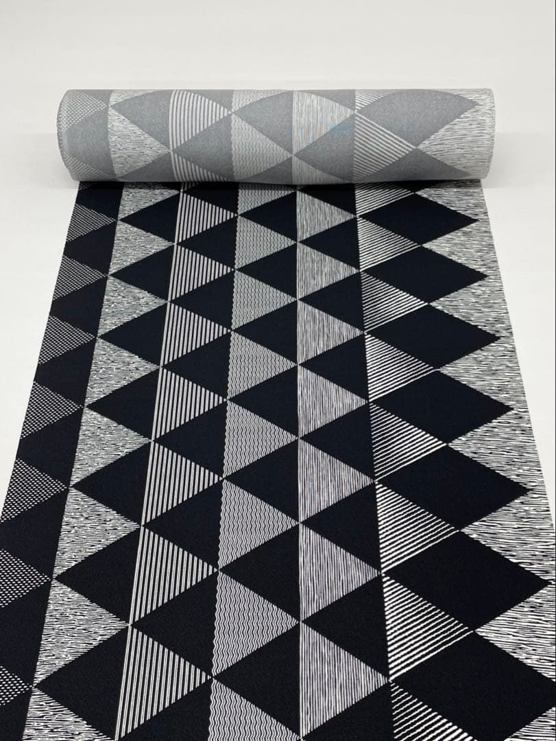 小紋 幾何学模様 モノトーン 正絹 反物 T9118 - メルカリ