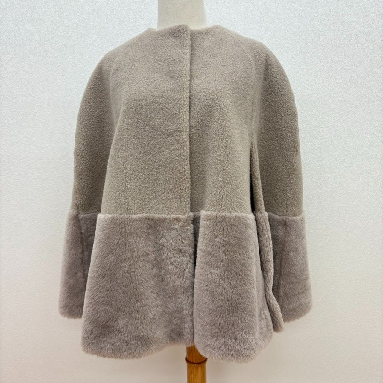 人気 ユナイテッドアローズ ボア マント コート ポンチョ ケープ ベージュ