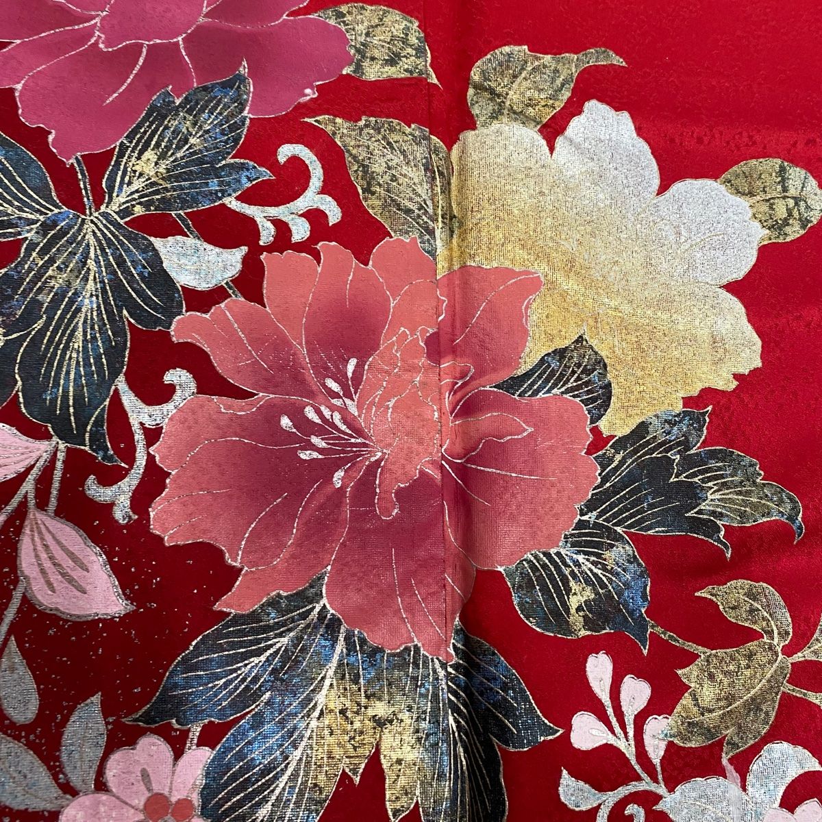 振袖 身丈165cm 裄丈67cm M 袷 牡丹 花唐草 金銀彩 ぼかし 赤 正絹 秀