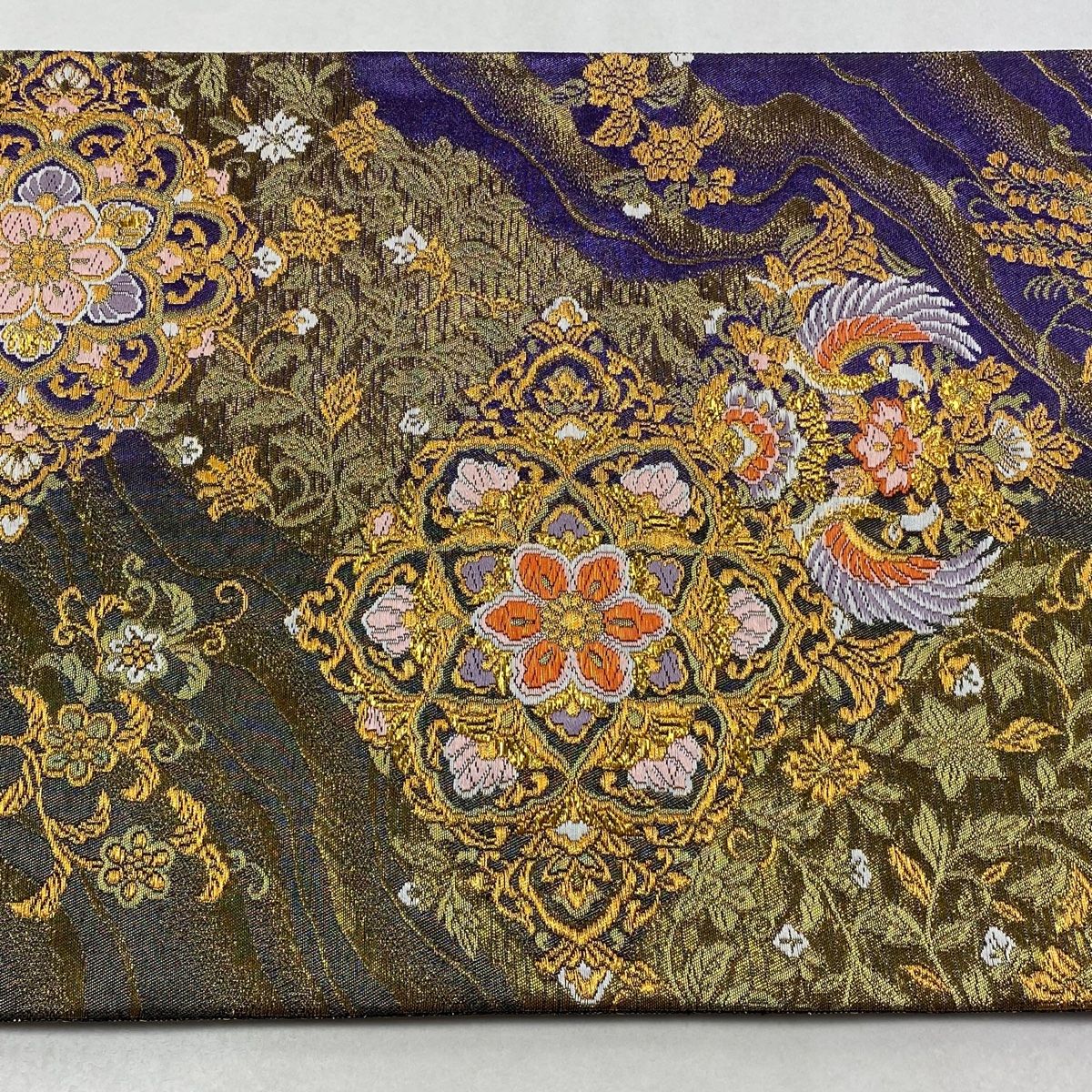 新品未使用‼️ 豪華 向かい鳥 華文 綾籠 金糸 袋帯 袋帯 秀品 華文 向かい鳥 箔 金糸 紫 六通 正絹 【中古】 - メルカリ