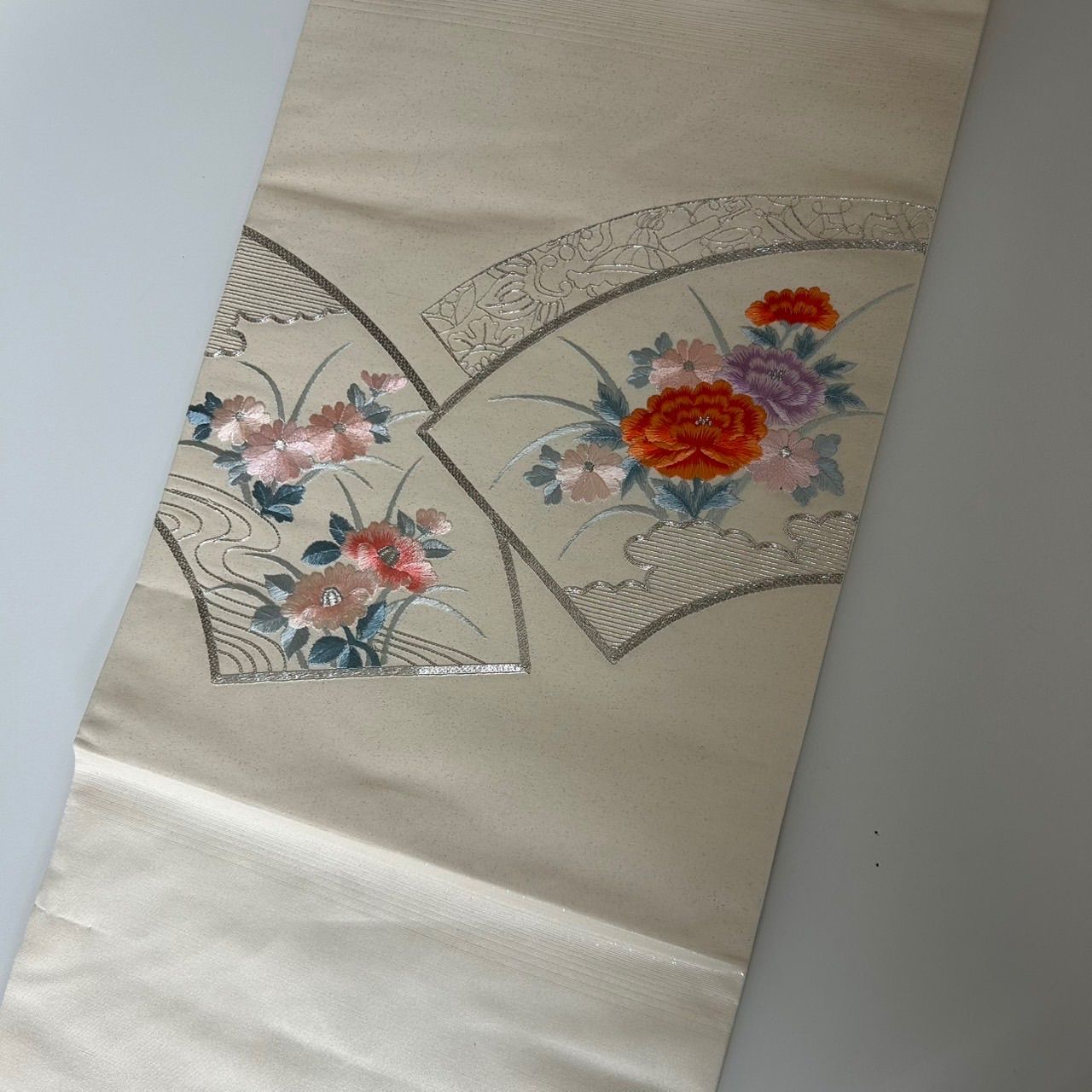 名古屋帯 正絹 銀駒刺繍 地紙に花刺繍 九寸 MA-1194 - メルカリ