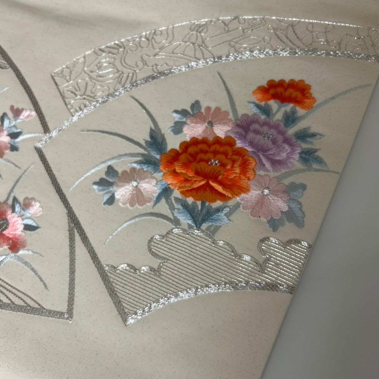 名古屋帯 正絹 銀駒刺繍 地紙に花刺繍 九寸 MA-1194 - メルカリ