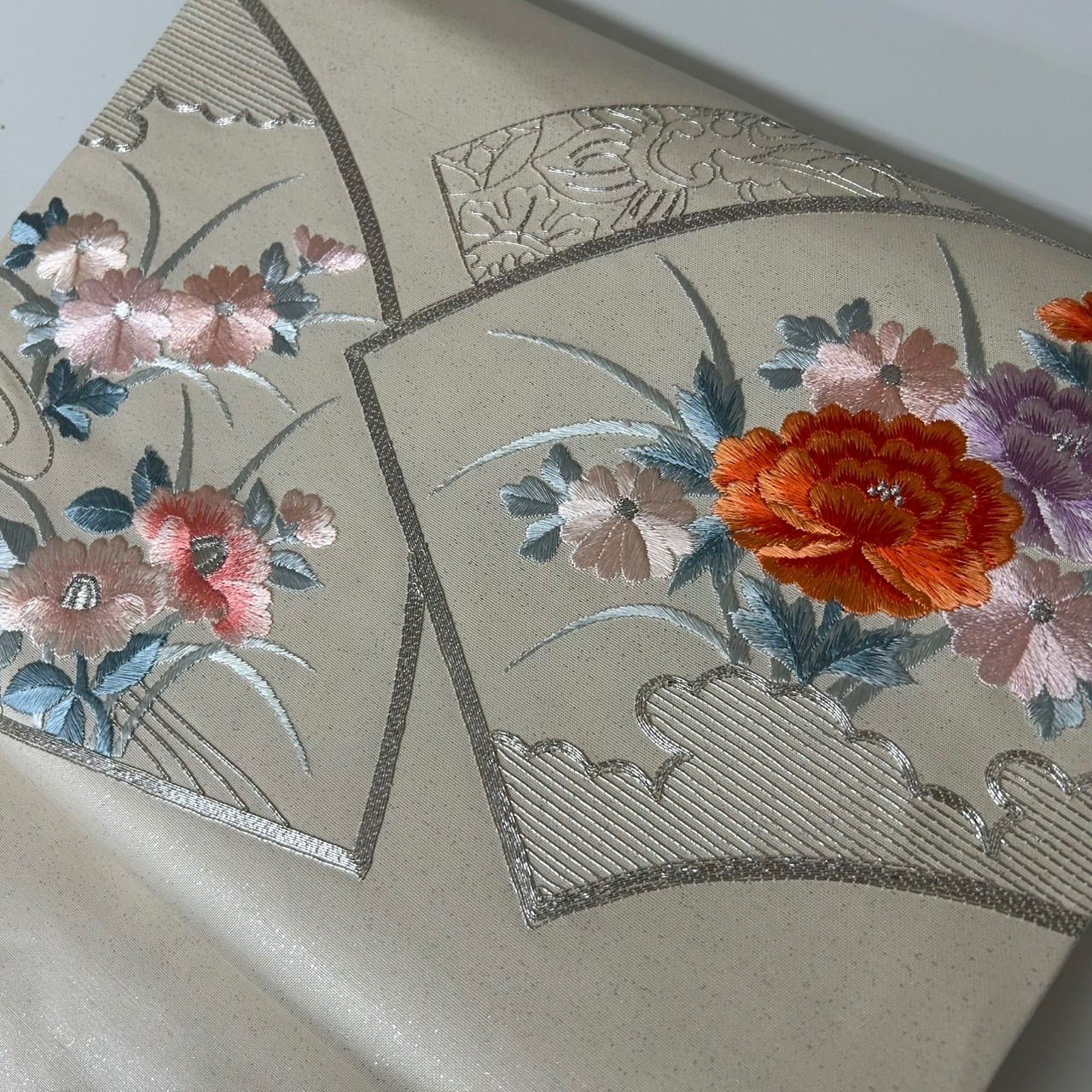 名古屋帯 正絹 銀駒刺繍 地紙に花刺繍 九寸 MA-1194 - メルカリ