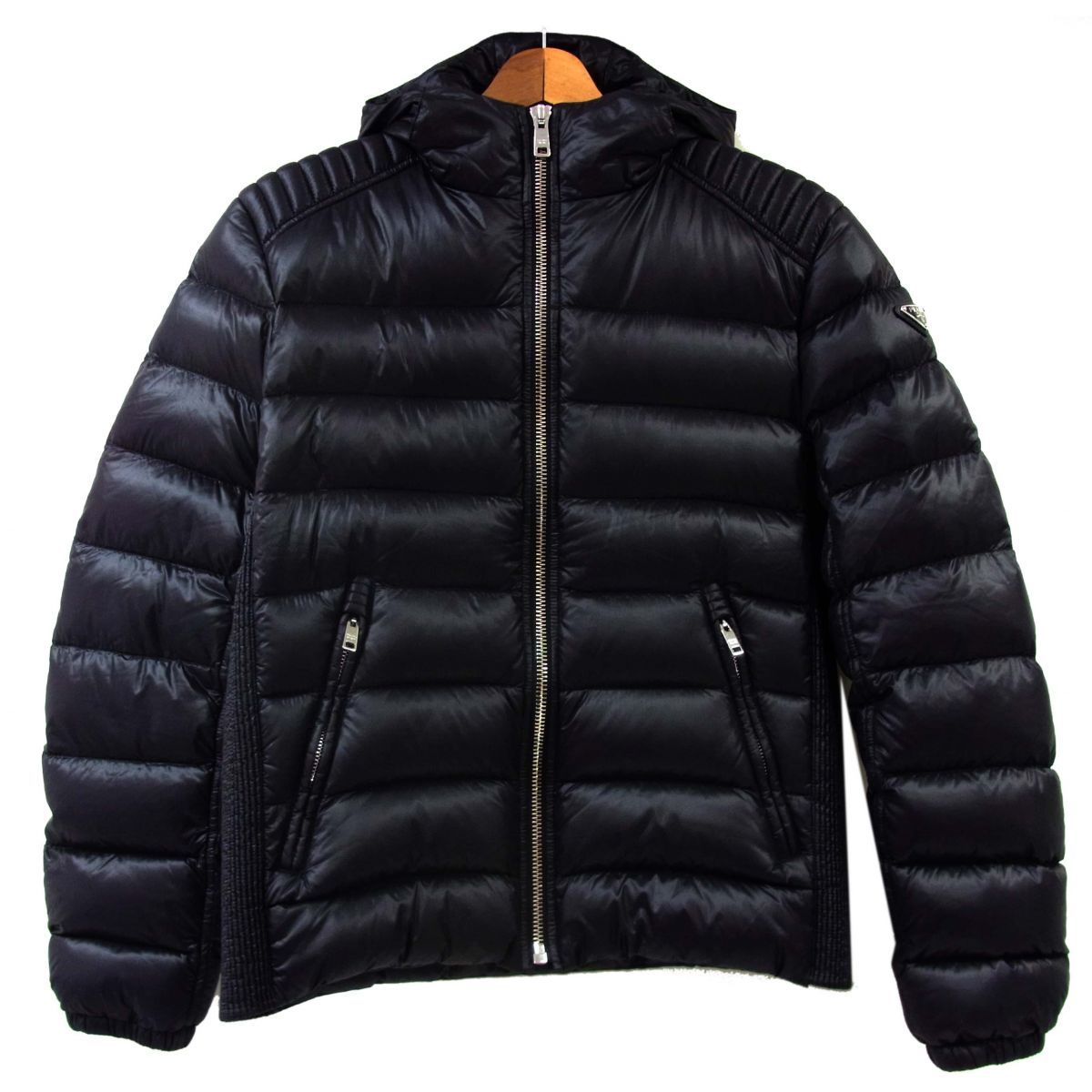 PRADA プラダ 36 ホワイトダウンジャケット トライアングル PRADA プラダ 36 ホワイトダウンジャケット トライアングル