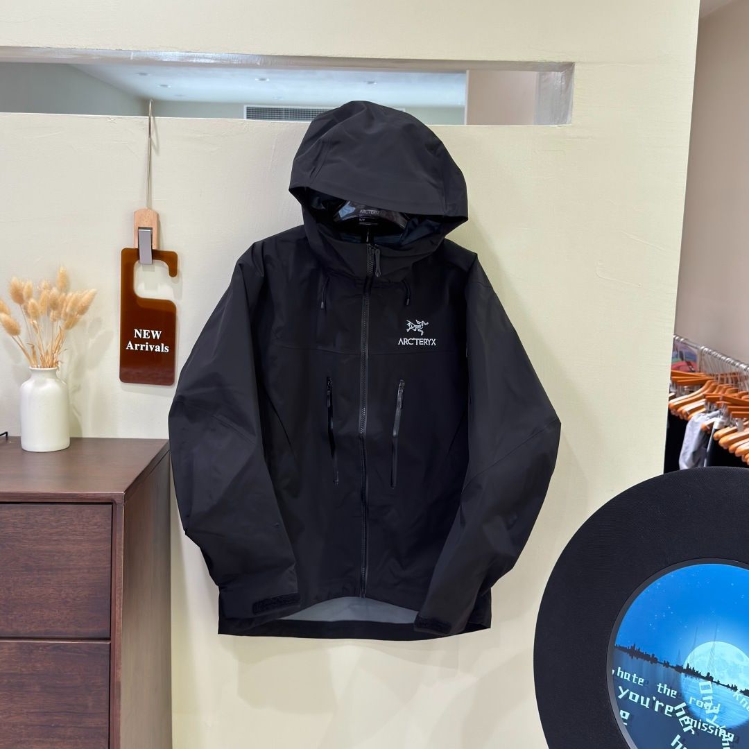 新品 ARC'TERYX GORE-TEX ブラックジャケット - メルカリ