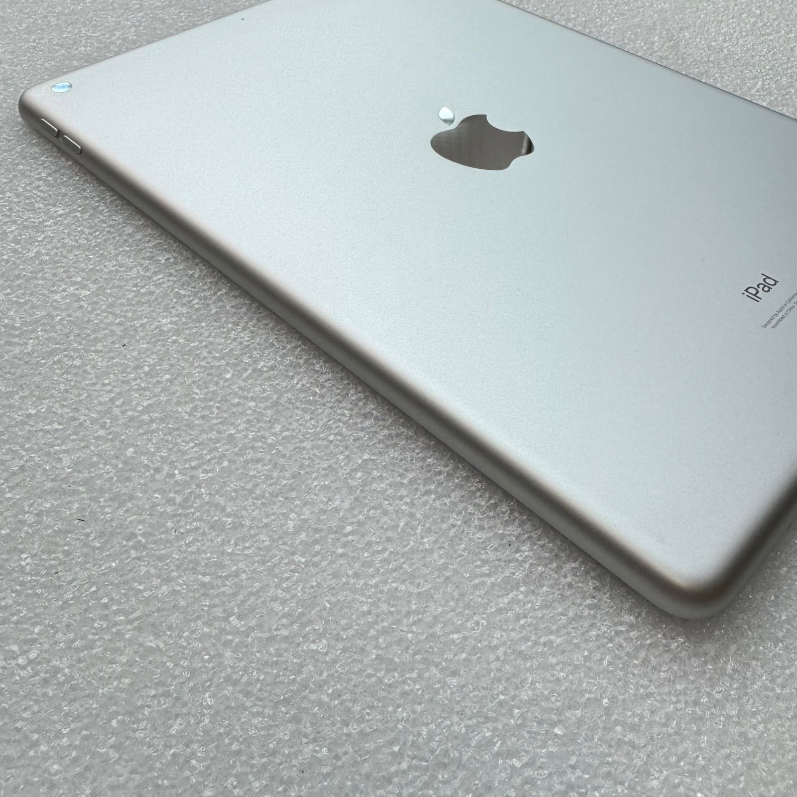 934388】iPad 第9世代 Wi-Fi シルバー 64GB / A2602 / ACアダプタ有