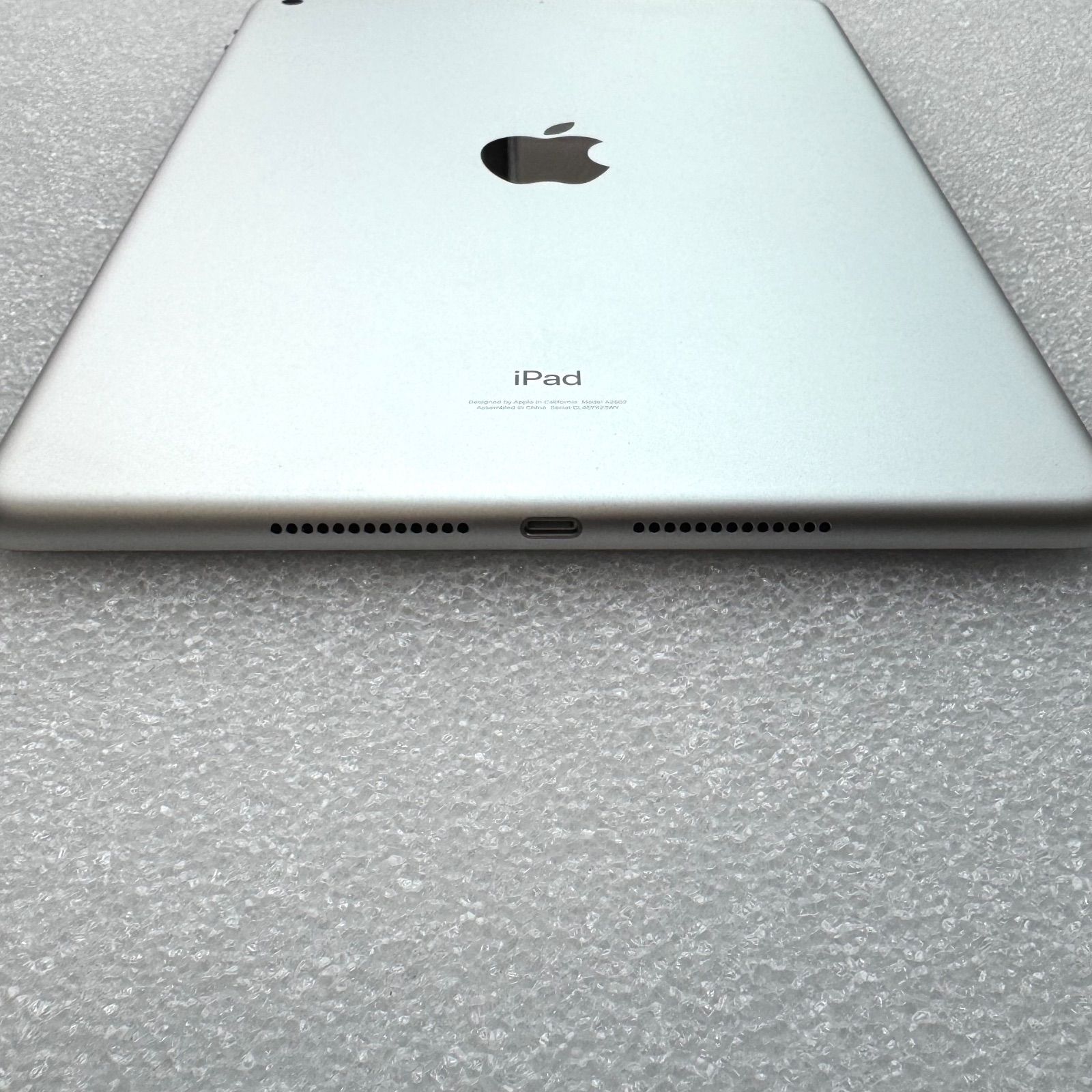 934388】iPad 第9世代 Wi-Fi シルバー 64GB / A2602 / ACアダプタ有