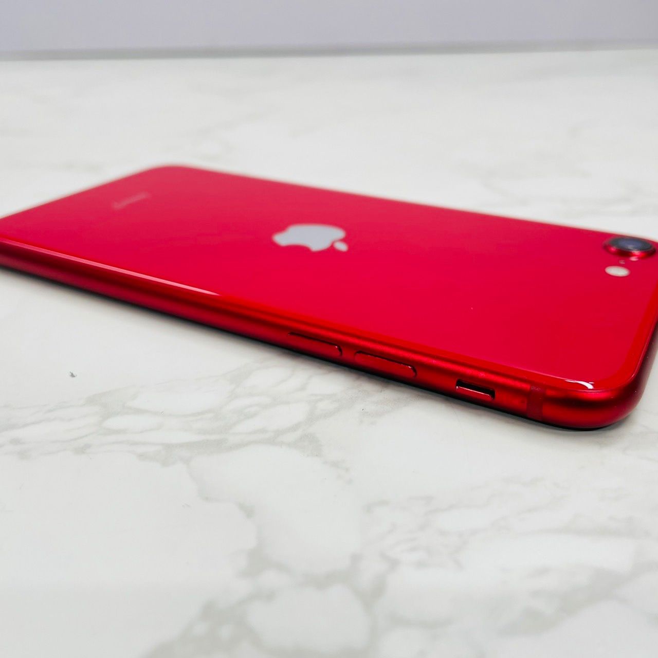 Apple iPhone SE (第2世代) 赤 Amazon | 【整備済み品】 Apple iPhone SE（第2世代） 256GB (PRODUCT