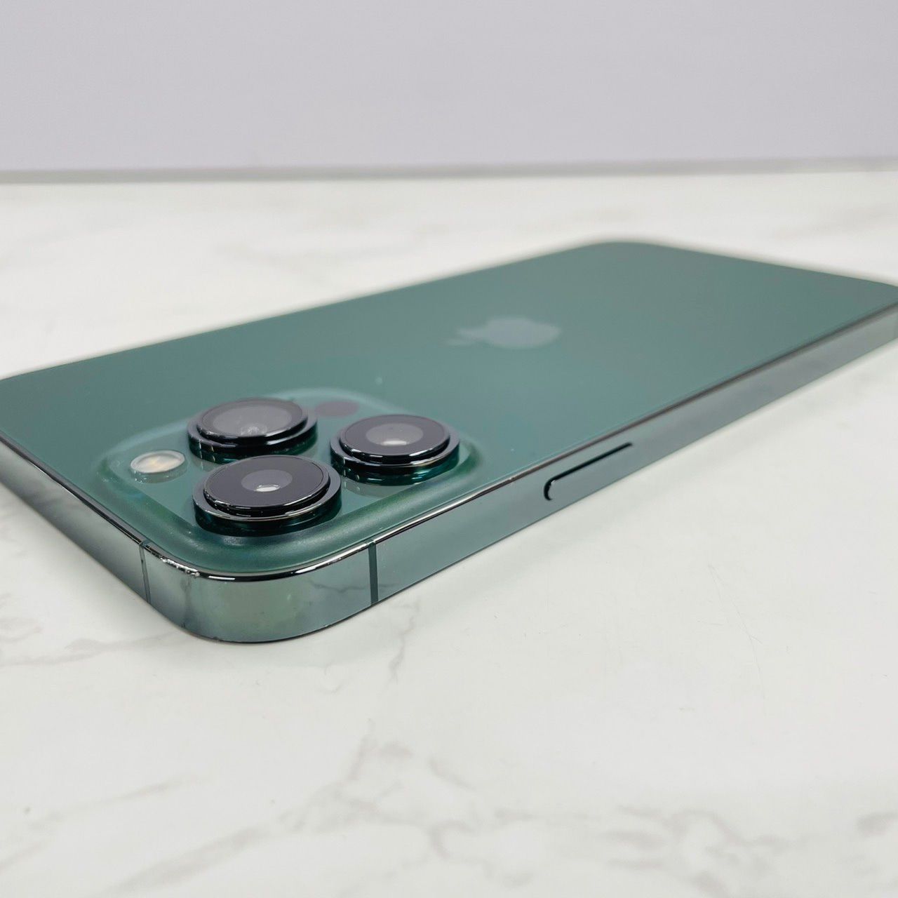 みちゃんApple iPhone 13 Pro グリーン 128GB 本体 Apple、iPhone 13のラインナップに加わった魅力的な新しいグリーンの