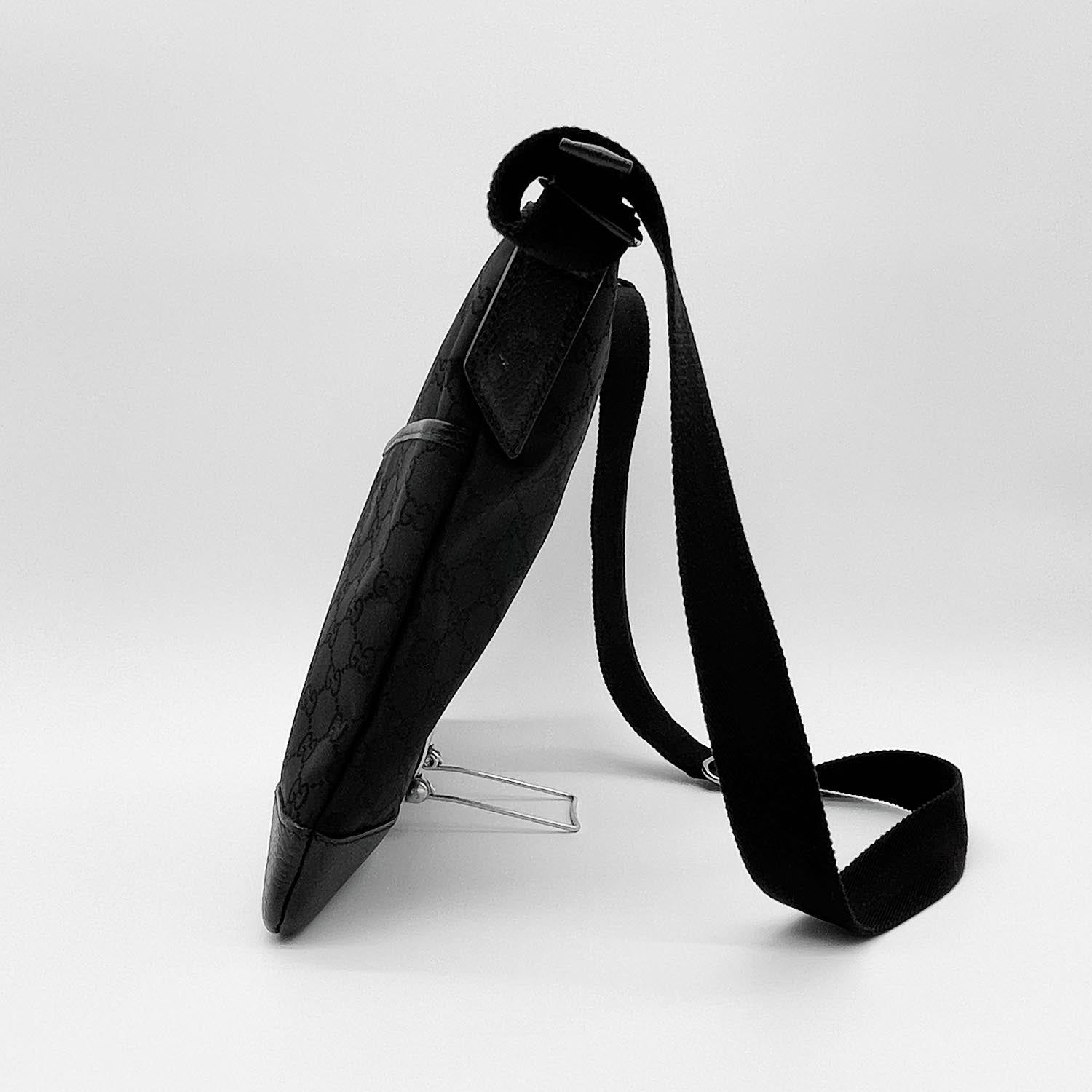 GUCCI グッチ GGキャンバス ショルダーバッグ 374414 ブラック 訳アリ