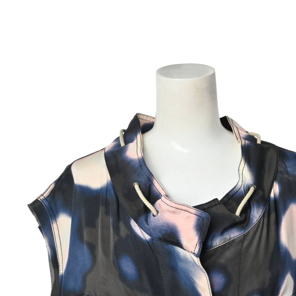 3.1 Lim Phillip Top | プリント シルク オーバーベスト in Multi