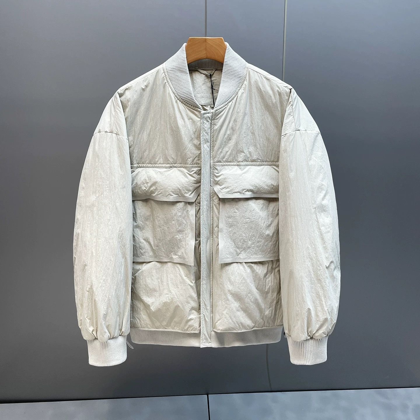 タグ付き✨Theory 2025 ポインテールボンバージャケット　ホワイト 新作！シングルボンバージャケット | FRAY I.D | ショップブログ