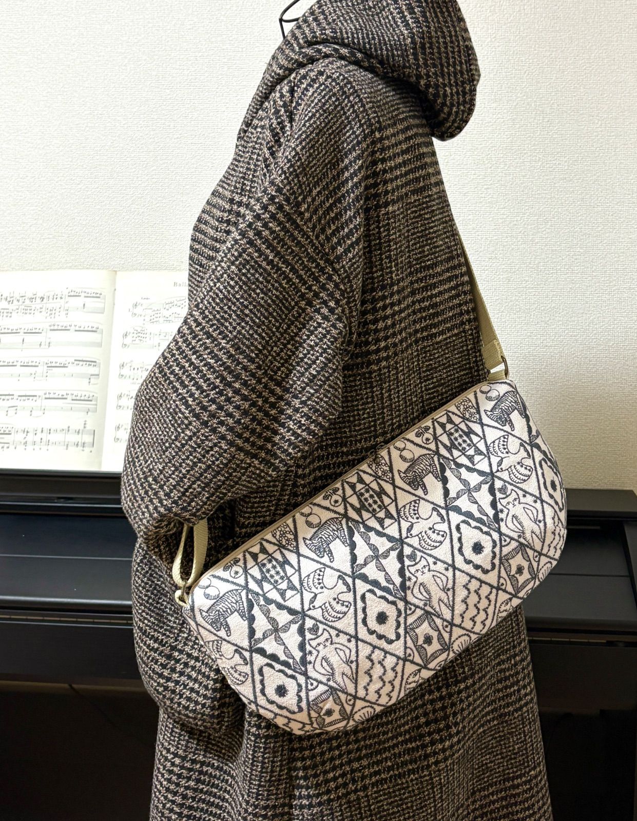 ハンドメイド ミナペルホネン 大きなサイズのショルダーバッグ