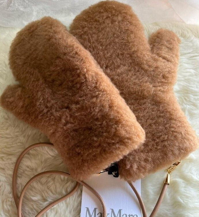 新品未使用 Max Maraマックスマーラ テディミトン もこもこ手袋 キャメル Max Mara マックスマーラ テディミトン もこもこ手袋 キャメル - メルカリ