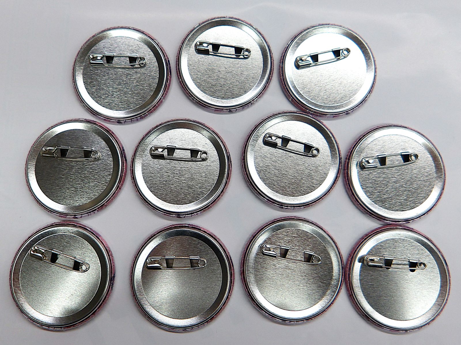 【期間限定値下げ価格】 うらたぬき キスマーク 缶バッジ 期間限定値下げ価格】 うらたぬき キスマーク 缶バッジ 期間限定値下げ