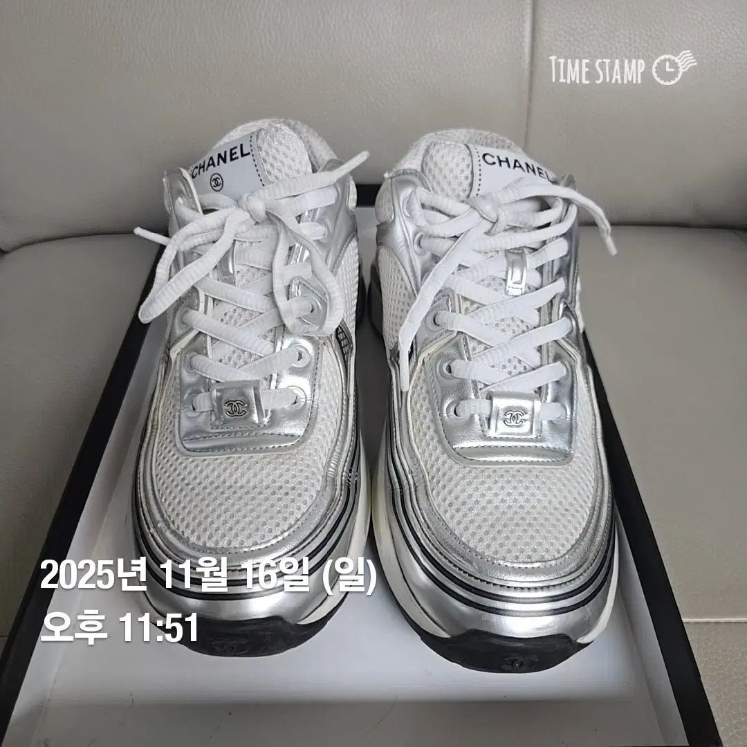 シャネル シャネル CCロゴ スニーカー シルバー LAMY 37 - メルカリ