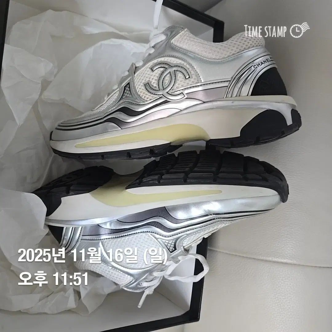 シャネル シャネル CCロゴ スニーカー シルバー LAMY 37 - メルカリ