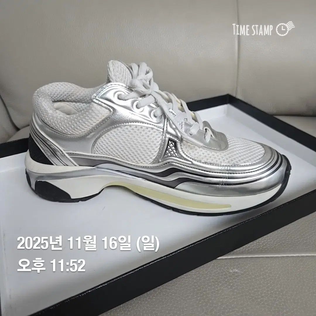 シャネル シャネル CCロゴ スニーカー シルバー LAMY 37 - メルカリ