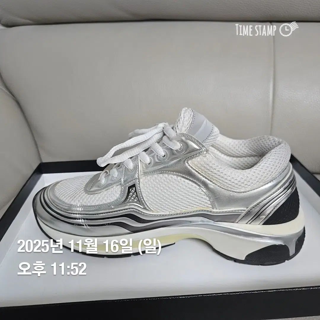 CHANEL スニーカー　37 シルバー 極美品 CHANEL シャネル スニーカー シルバー 37 - メルカリ