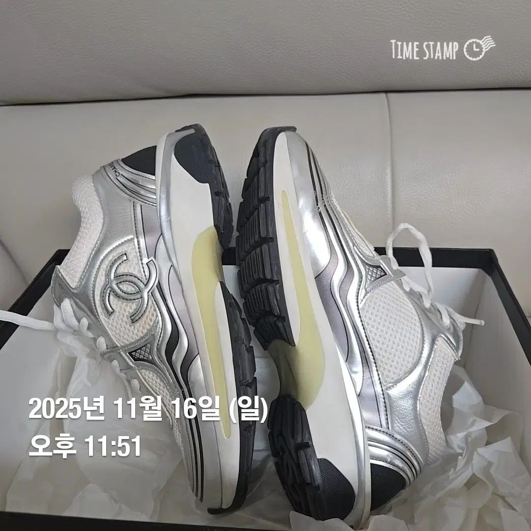 シャネル シャネル CCロゴ スニーカー シルバー LAMY 37 - メルカリ