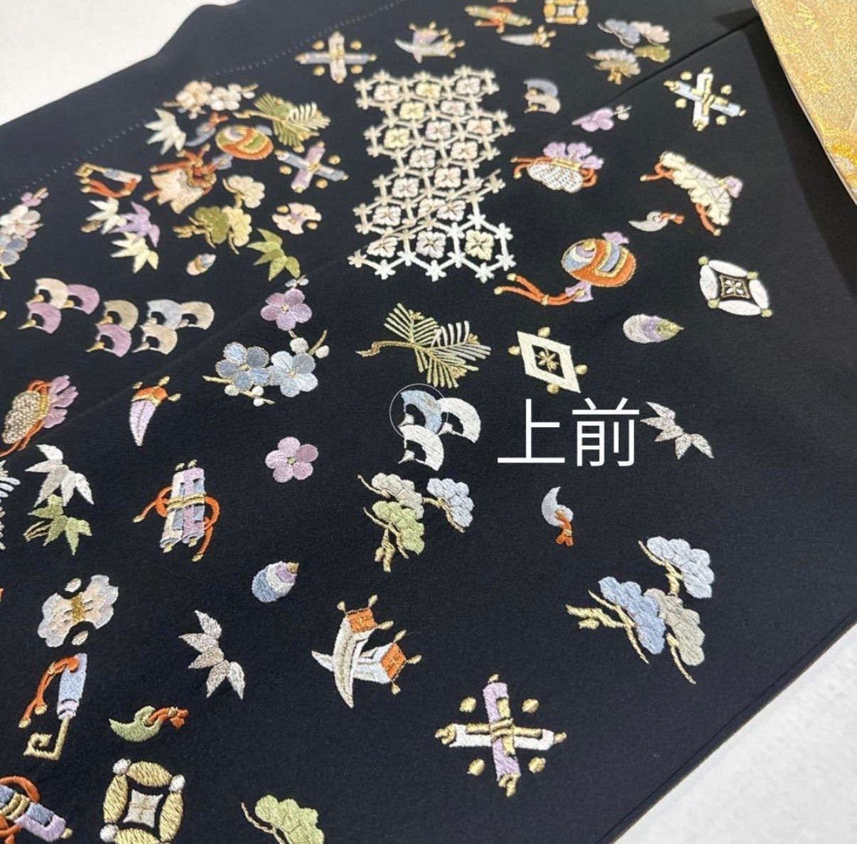 三越　宝尽くし　吉祥文様　着物　正絹　フルセット　黒　刺繍 三越 宝尽くし 吉祥文様 着物 正絹 フルセット 黒 刺繍 - メルカリ