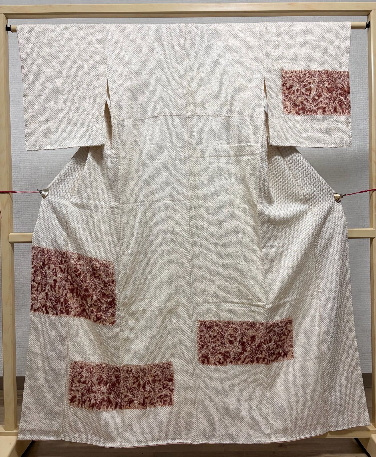 A5 美品 結城紬 菊模様 刺繍 白 クリーム色 正絹 袷 着物 K31 A5 ◇着物くつろぎ 花模様 総絞り加工 白 正絹 袷 訪問着 着物 K58