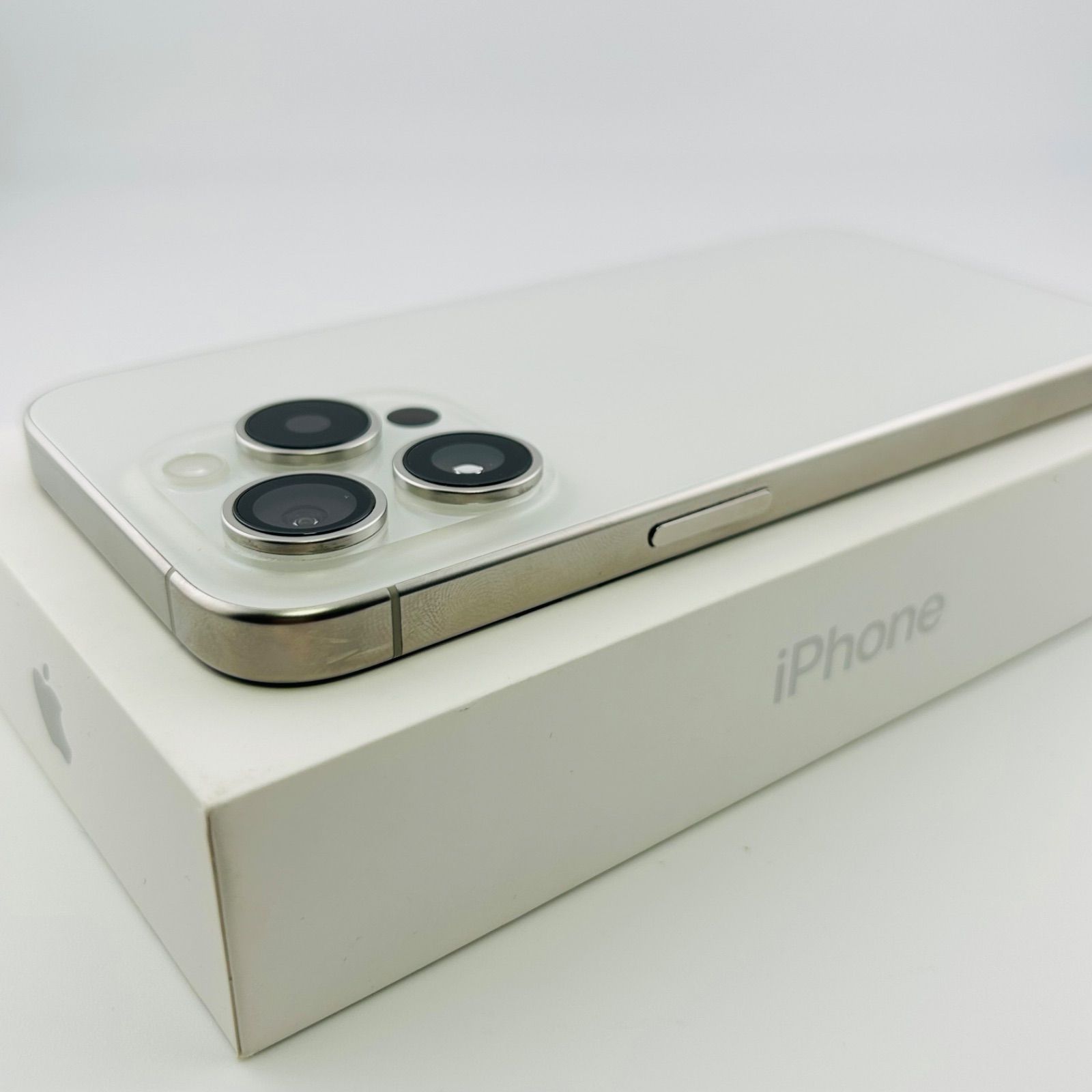 iPhone15 pro 美品 128GB SIMロック無し バッテリー87% バッテリー87