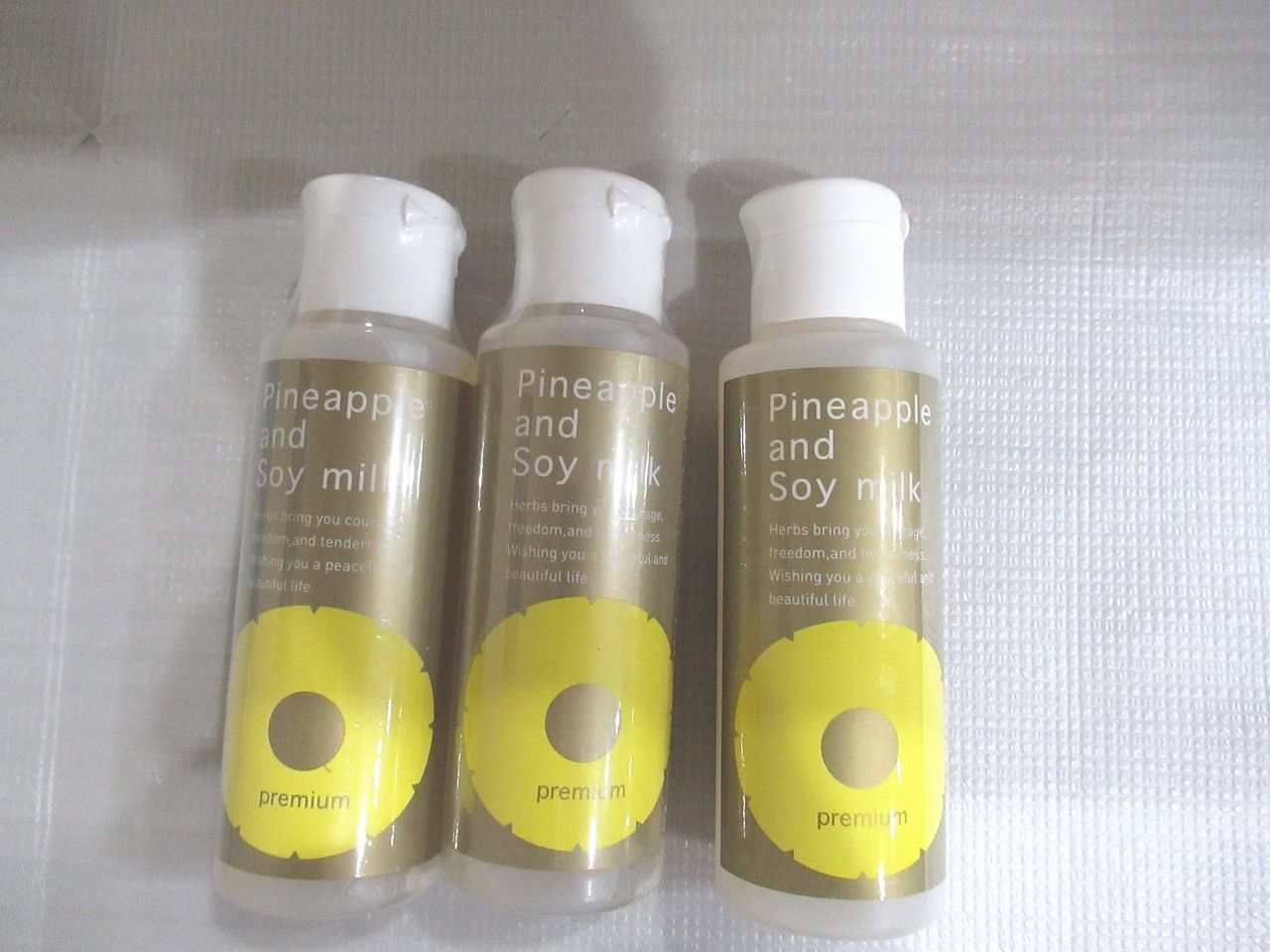 未開封 美品】パイナップル豆乳ローション プレミアム 3本 ハーブ研究