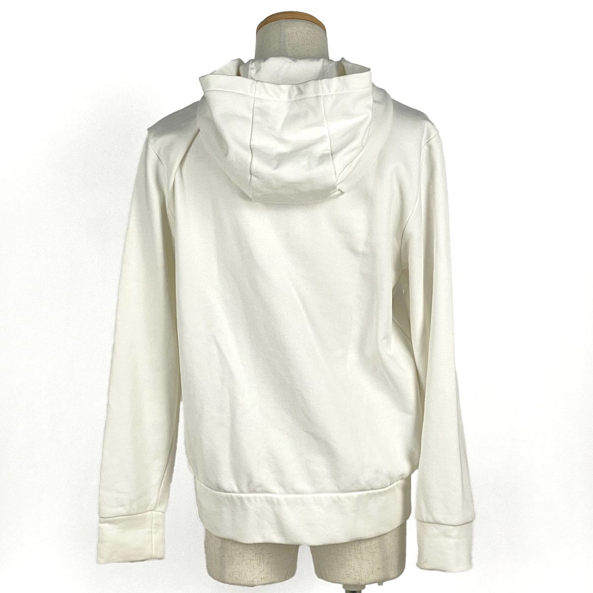 【美品定価20万】FENDI ズッカ柄 フーディ ホワイト パーカー ロゴ M 美品定価20万】FENDI ズッカ柄 フーディ ホワイト パーカー ロゴ M