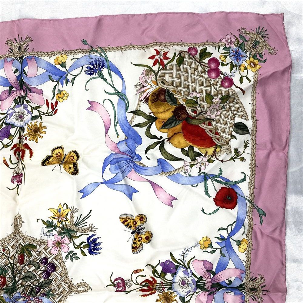 GUCCI V.ACCORNERO /グッチ シルク100% 大判スカーフ GUCCI V.ACCORNERO /グッチ シルク100% 大判スカーフ 大判ハンカチ