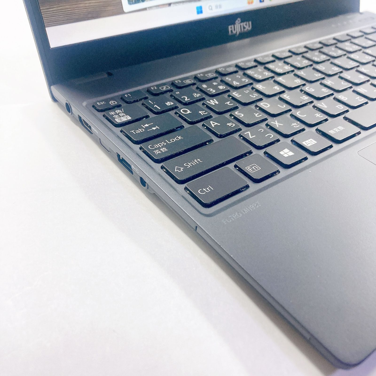 542✨美品/超軽量 /爆速 SSD新品 /Office付/事務作業に快適✨すぐ