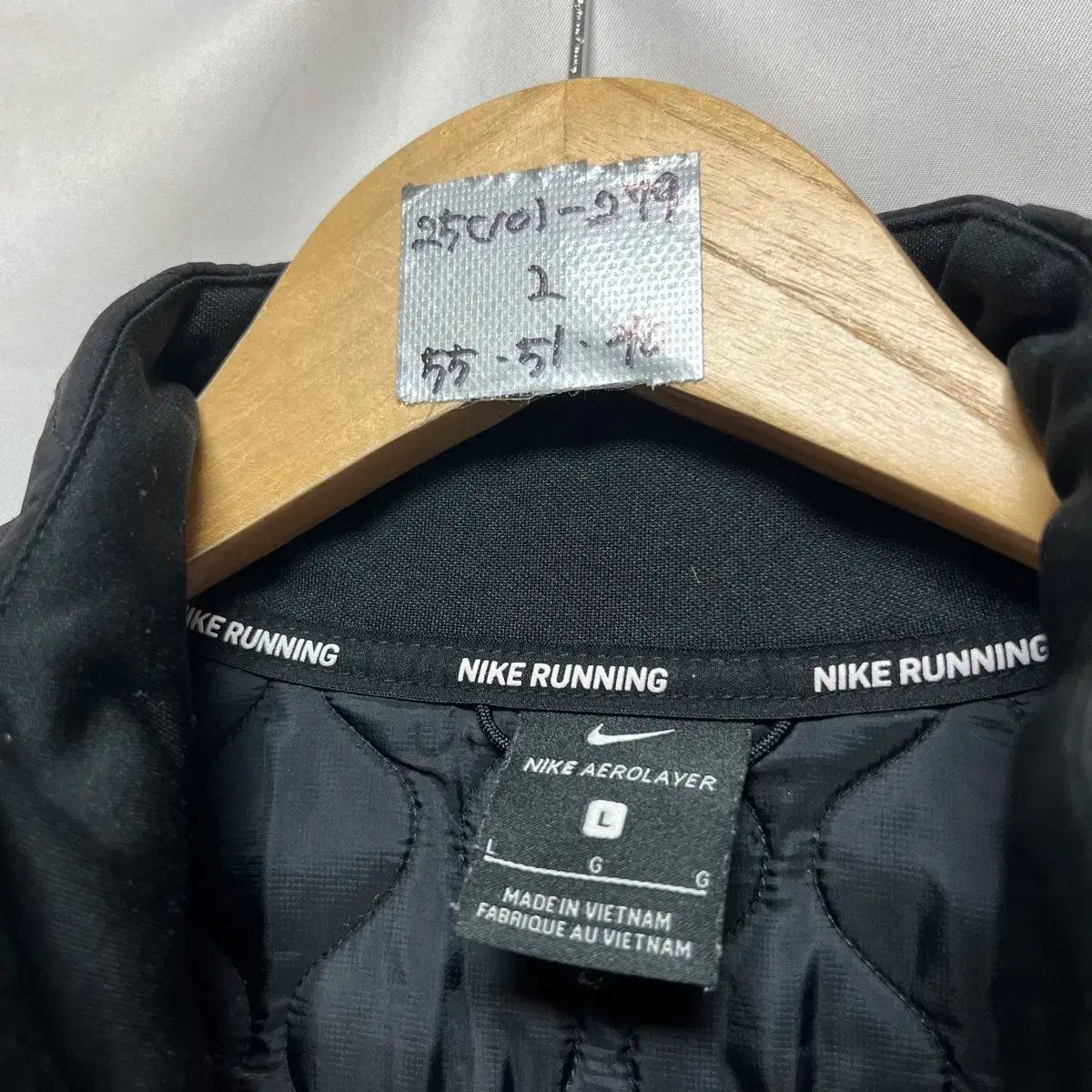 未使用　ナイキ　エアロレイヤー　ジャケット　L ブラック　ランニング　黒 NIKE - 未使用 ナイキ エアロレイヤー ジャケット L ブラック