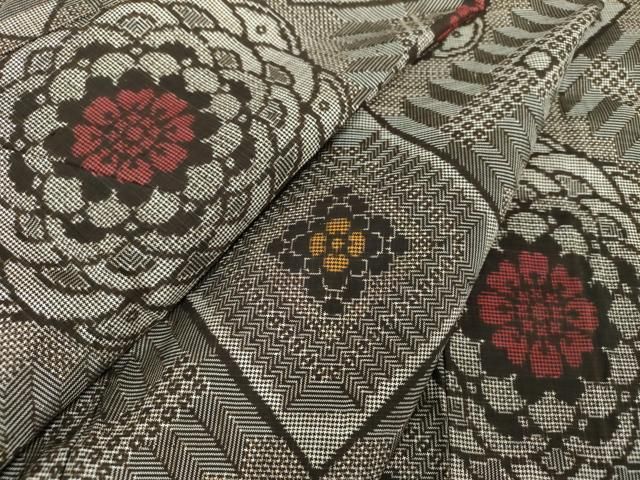 平和屋着物○本場大島紬 龍郷絣 花菱文 正絹 逸品 DAAQ3342ps