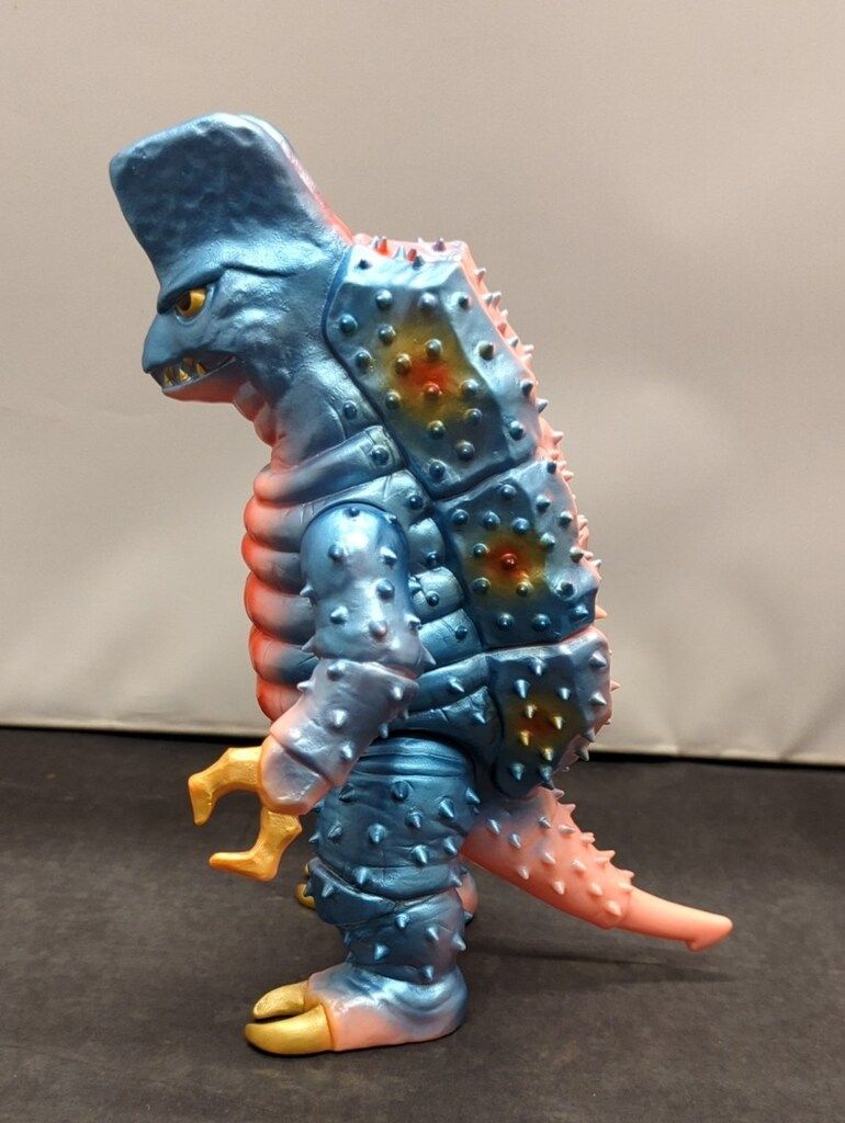 怪獣郷 キングマイマイ(幼虫) キングマイマイ成虫＆幼虫（ブルマァク復刻・怪獣郷）ソフビフィギュア