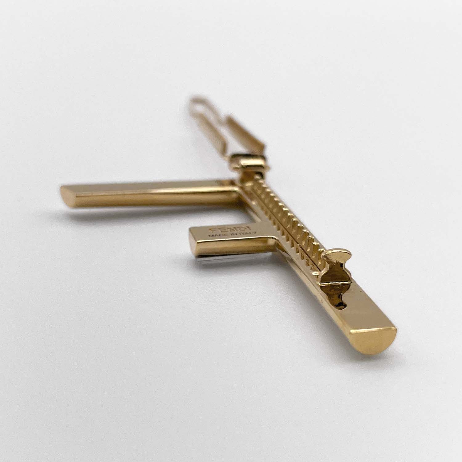 FENDI フェンディ ヘアクリップ 2024 ピン FendiFirst 髪留め ライン