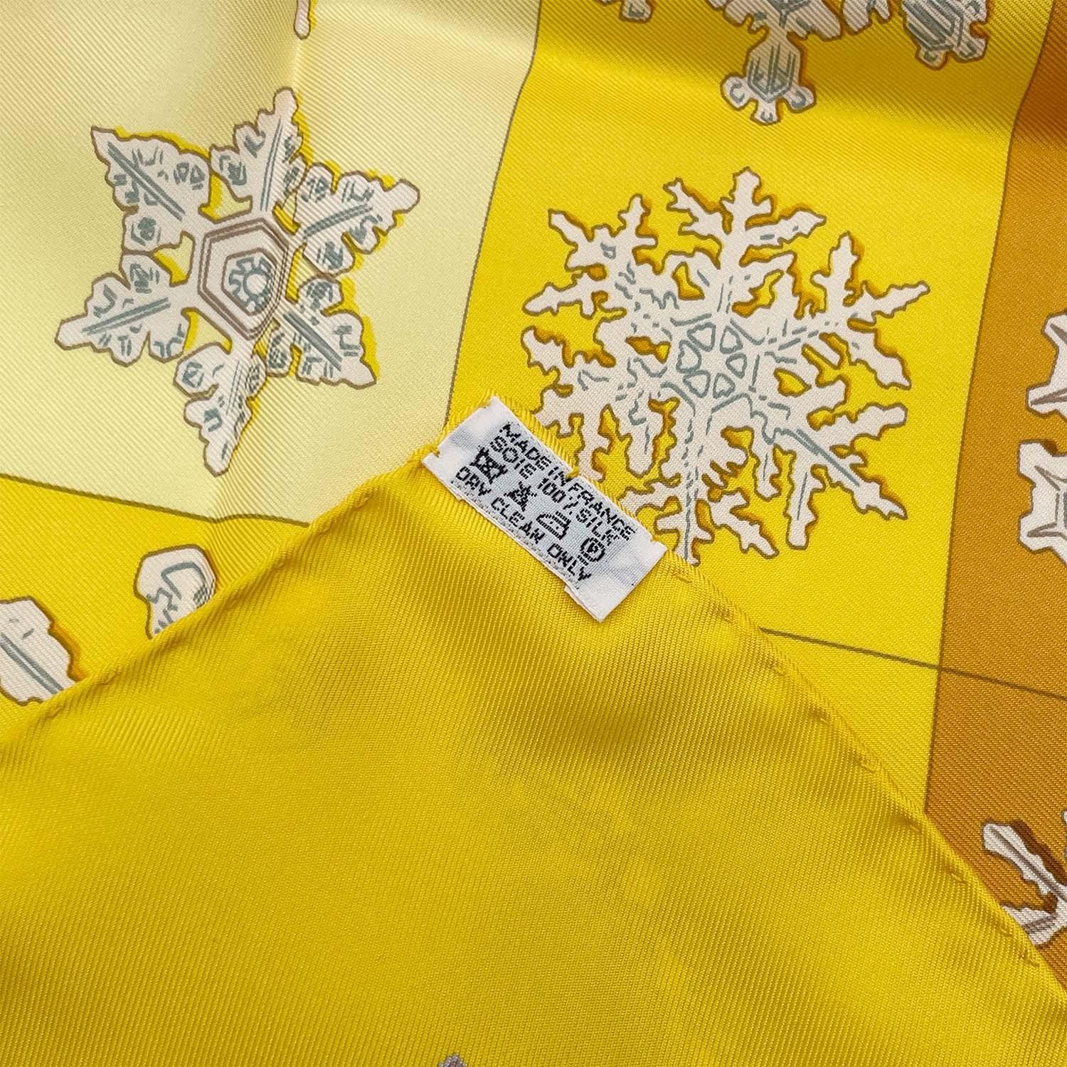 HERMES エルメス カレ90 FEUX DE LHIVER 雪の結晶 スカーフ イエロー