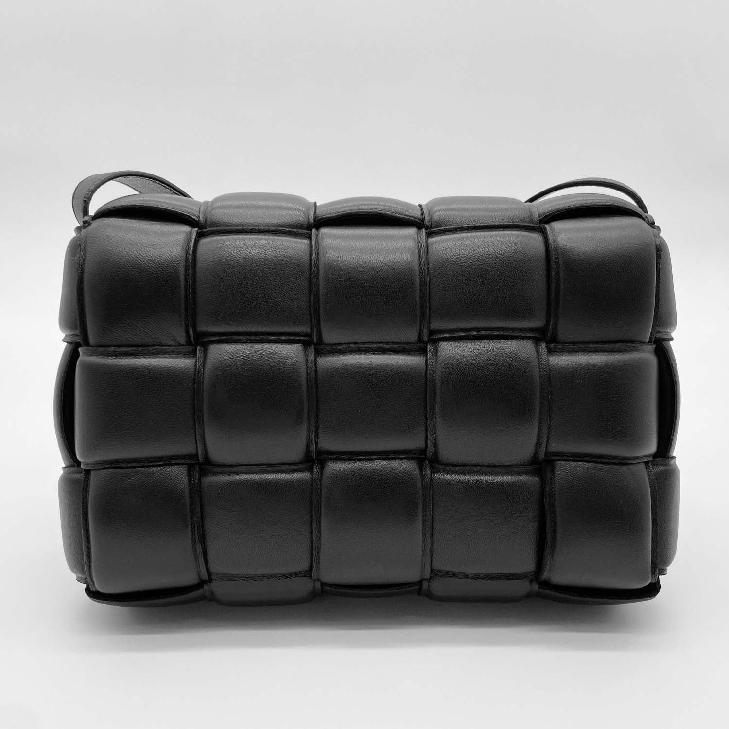 BOTTEGA VENETA ボッテガヴェネタ マキシパデッドカセット ショルダー