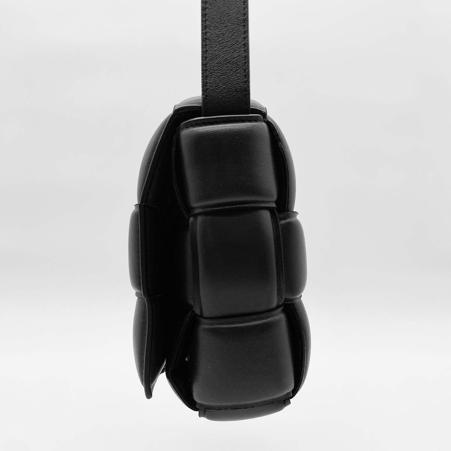 BOTTEGA VENETA ボッテガヴェネタ マキシパデッドカセット ショルダー