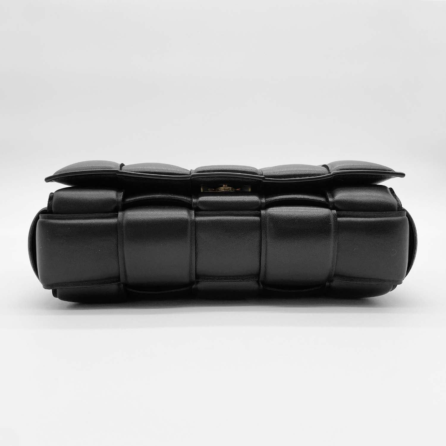 BOTTEGA VENETA ボッテガヴェネタ マキシパデッドカセット ショルダー