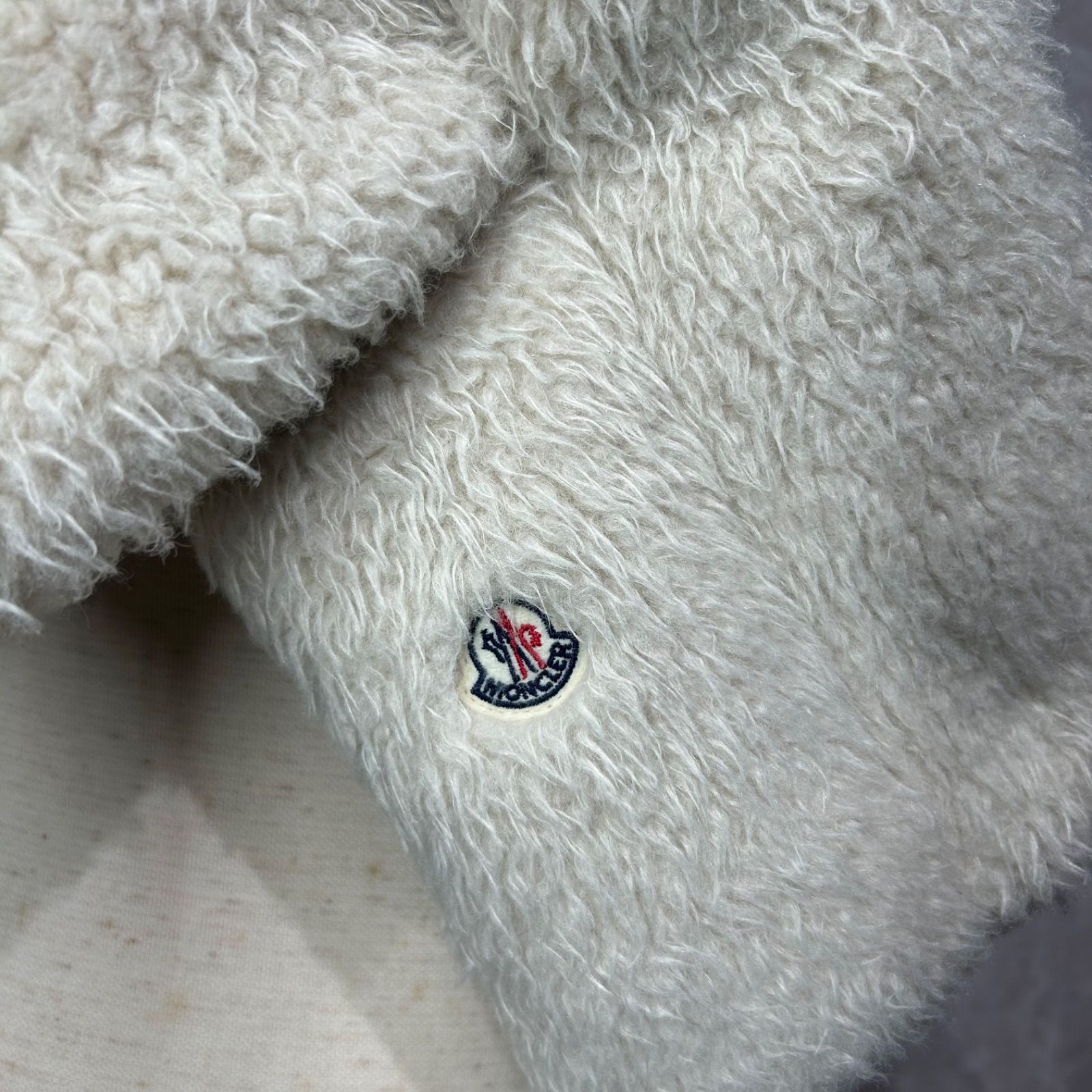 MONCLER モンクレール ダウンマフラー ボアアイボリー - メルカリ