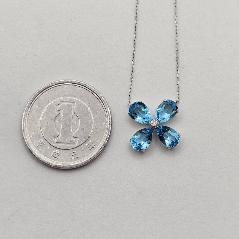 PT900/850 四つ葉のトパーズネックレス【セール品】 美品】Pt900/850 ブルートパーズ 四葉クローバー ダイヤネックレス