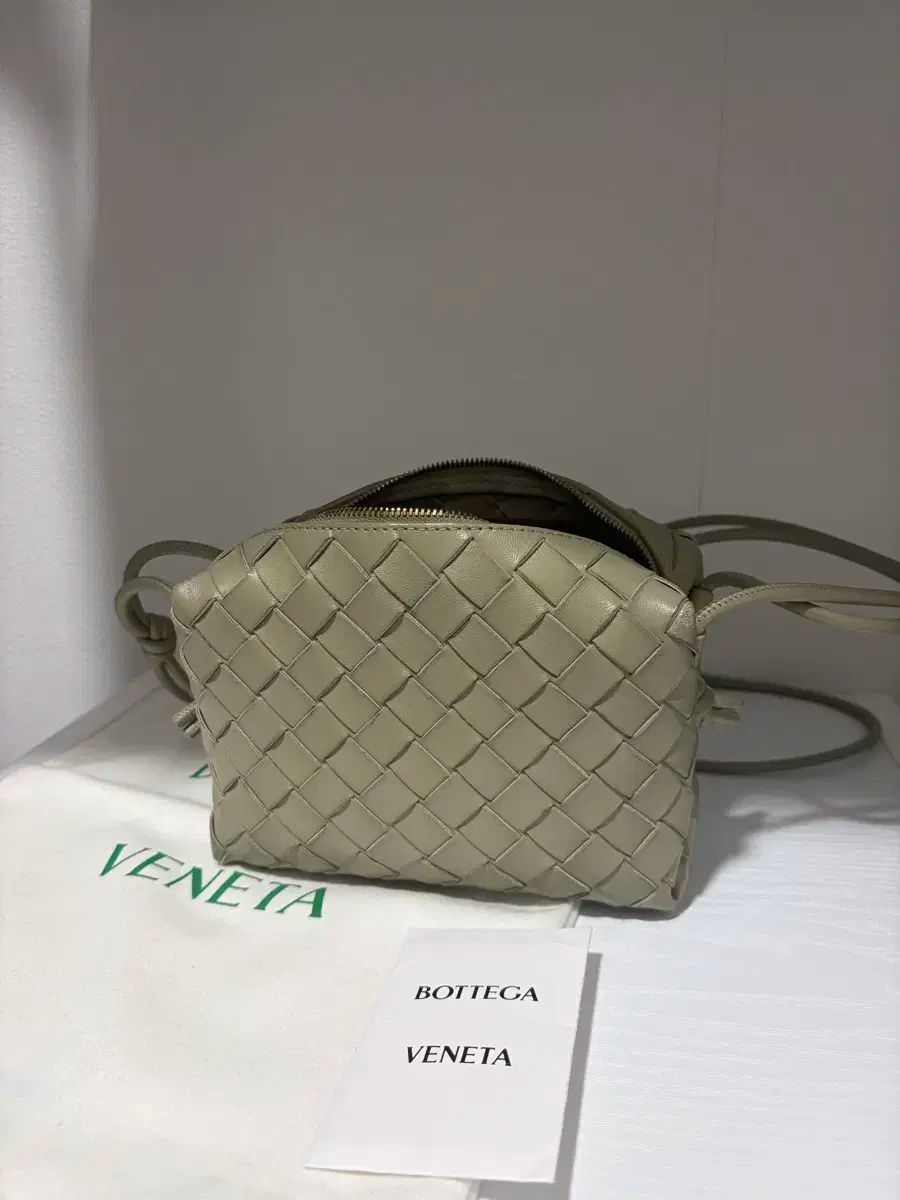 送料込み/正規品) BOTTEGA VENETA ボッテガ・ヴェネタ ミニ ループ