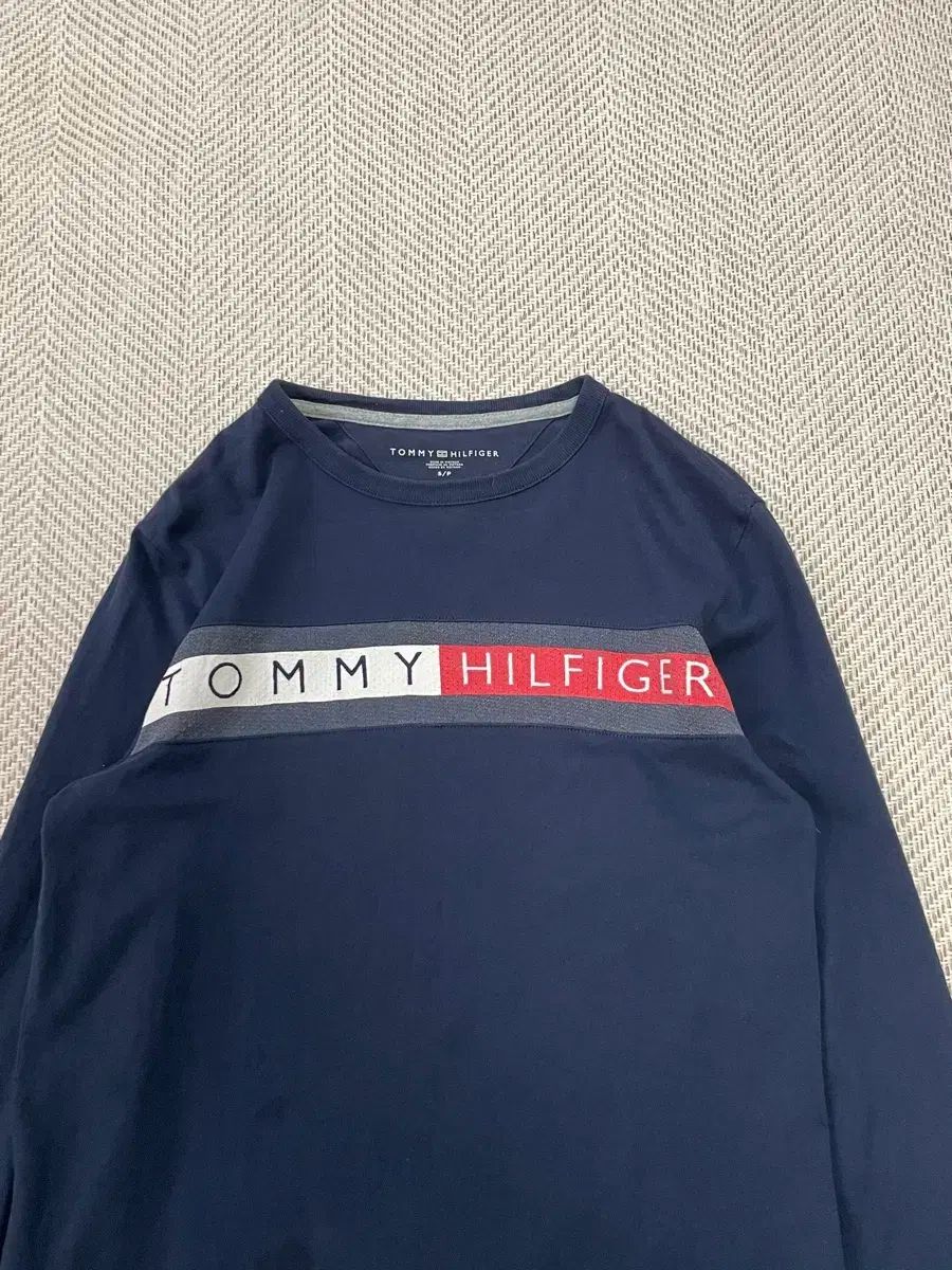 トミーヒルフィガー ロゴ ロングスリーブ J03367